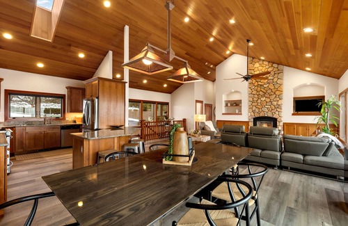 Sandpoint House | Lakefront Luxury, your own private beach & dock and close to Sandpoint
