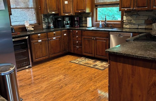 Robbinsville House | Lakefront-magnificent views, cozy, spacious, w year-round amenities-all agesnnn