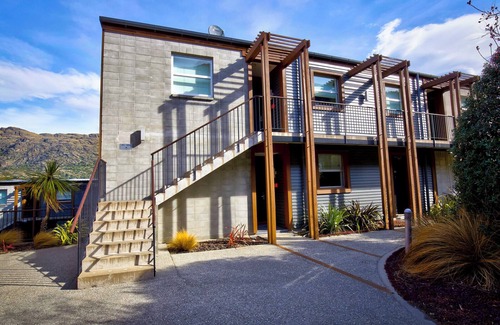 Frankton Apartment | Lakefront Marina Studio