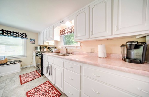 Chautauqua House | Lakefront Mayville Cottage w/Dock & Grill!
