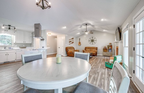 Milledgeville House | Lakefront Milledgeville Home w/Private Dock!