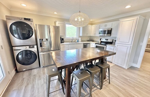 Cedar Bluff Resort | LAKEFRONT Mini-Resort Sleeps 70+! Pool, hot tub, kayaks, fire pits, & more!