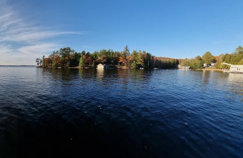 Bracebridge Cottage | Lakefront Modern Log Cottage on Lake Muskoka