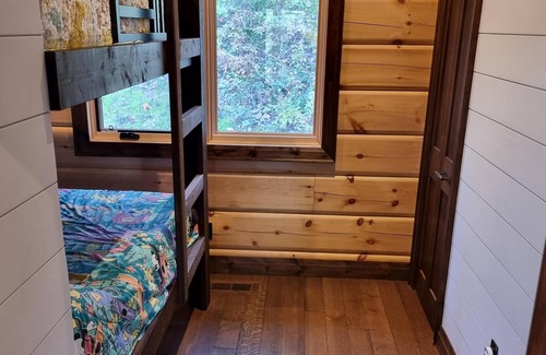 Bracebridge Cottage | Lakefront Modern Log Cottage on Lake Muskoka