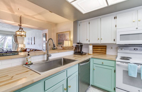 North Shore House | Lakefront Moneta Home w/Community Dock!