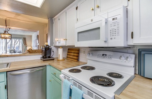 North Shore House | Lakefront Moneta Home w/Community Dock!