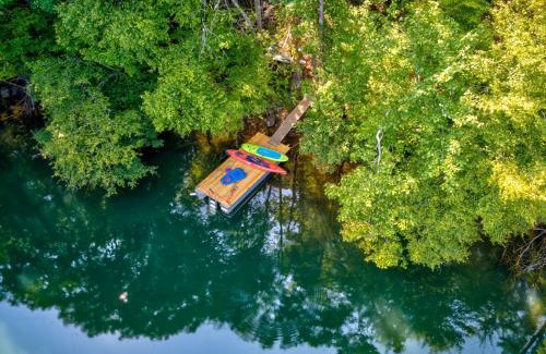 Unaka House | Lakefront Murphy Getaway with Deck, Dock and Kayaks!