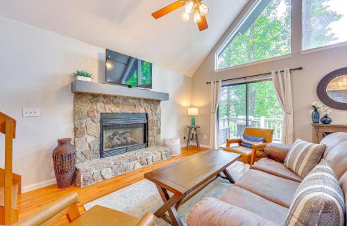Unaka House | Lakefront Murphy Getaway with Deck, Dock and Kayaks!
