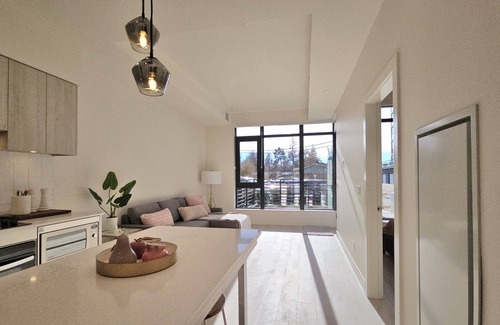 South Pandosy Apartment | Lakefront New Condo with Large Patio