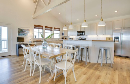 Lake Catherine House | Lakefront NOLA Home w/Hot Tub & Views!