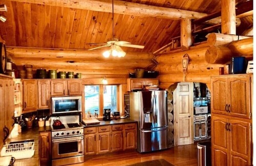North Creek Cabin | Lakefront North Creek Cabin w/Sauna, Dock & Kayakn