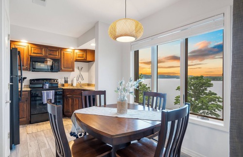 Kimberling City Condo | Lakefront Oasis – Amazing Views!