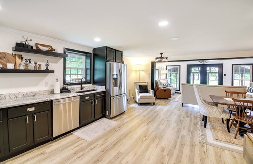 Jones Mills House | Lakefront Oasis w/Patio in Hot Springs, Arkansas!