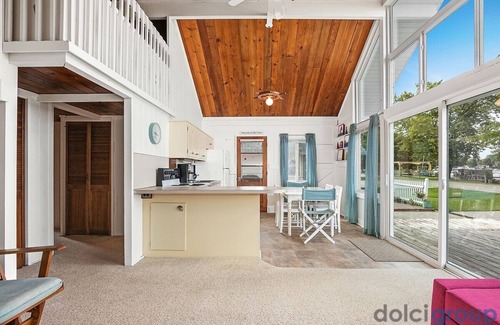 Bradley House | Lakefront on All Sports Green Lake. Sleeps 7! 20 Minutes to Grand Rapids