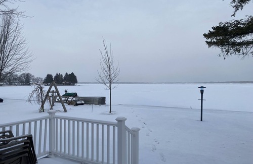 Prudenville Cottage | Lakefront on Beautiful East Bay of Houghton Lake!