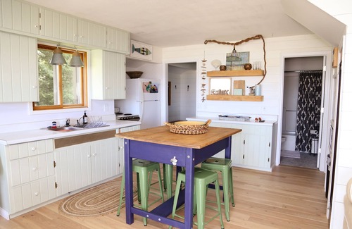 Beulah House | LAKEFRONT- On Big Platte Lake- COZY MODERN VINTAGE RETREAT