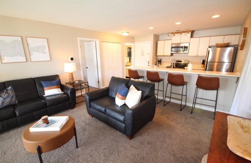 Osage Beach Condo | Lakefront One Bedroom Condo - King Bed - Close to the Water