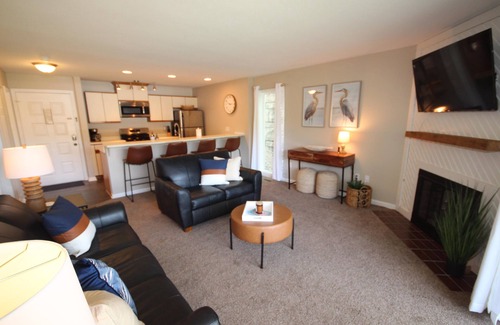 Osage Beach Condo | Lakefront One Bedroom Condo - King Bed - Close to the Water