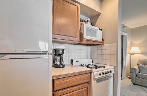 Onekama Condo | Lakefront Onekama Condo w/ Seasonal Pool!