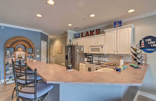 Camdenton Condo | Lakefront Ozark Condo w/Balcony & Seasonal Pool!