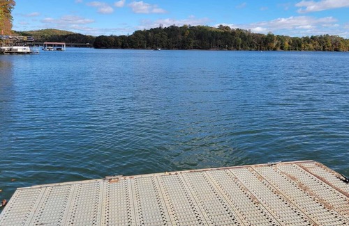 Dawsonville Cabin | Lakefront paradise perfect for friends and family!