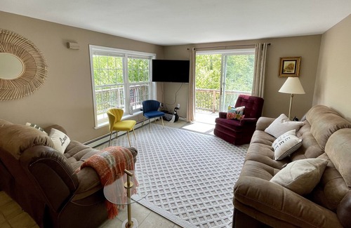 Woodsville House | Lakefront Peaceful Getaway