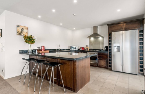 Queenstown Apartment | LAKEFRONT PENTHOUSE APARTMENT WITH 270-DEGREE VIEW