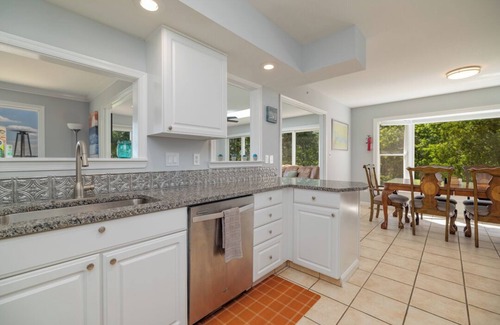 Henrico House | Lakefront, Pet Friendly, Deck, Fire Pit, Kayak