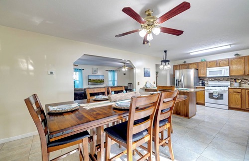 Pocono Summit House | Lakefront Poconos, Family Friendly, Firepit, Kayak, Games, Pet friendly