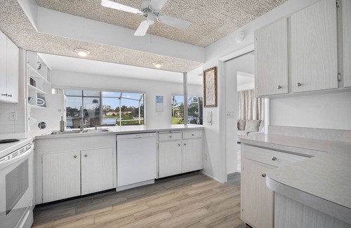 Venice Gardens House | Lakefront Pool Home-Venice, FL
