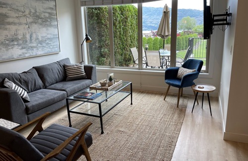 Westbank Condo | Lakefront Pool, hot tub, fitness rm 2bd OPEN Fri Aug 31- Fri Sept 6