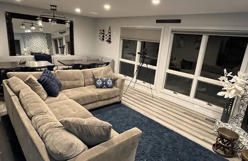 Fennville House | Lakefront,pool/ shuffleboard, hottub ,bikes,wineries,outdoor gas firepit, kayak