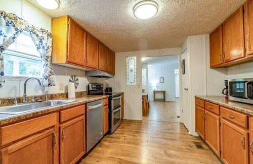 Decatur House | Lakefront-Private Boat Ramp-2 Docks-Cast Away Cove