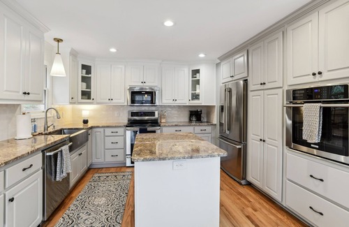 Dawsonville House | Lakefront, Private Dock, Heated Pool, Hot Tub, Kayaks, GameRoom, Dahlonega 25min