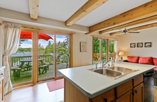 Honey Creek House | Lakefront |Private Sandy Beach & Pier |Blue Spring Lake |Fire Pit |Grill |Kayaks |Canoe |Paddle Boat
