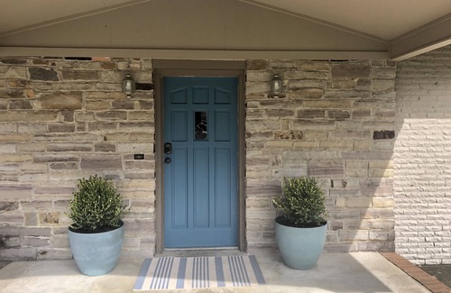 Lake Hamilton House | Lakefront rental, beautiful for a fall getaway! Super location and views!