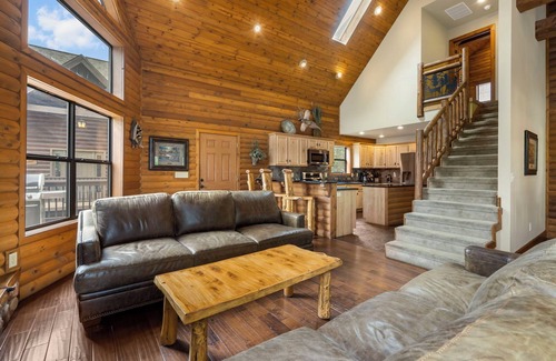 Lampe House | Lakefront Resort Chalet 2~2 Pools~FREE Amenities~Dock~MiniGolf~Waterslide