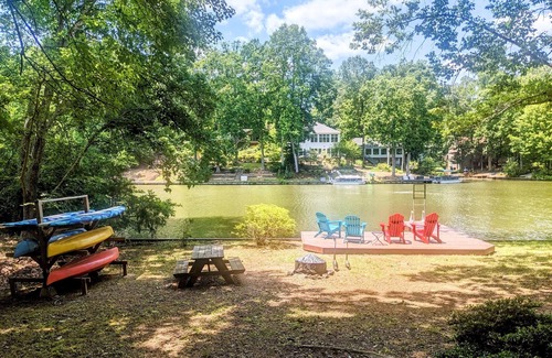 Locust Grove House | Lakefront retreat with huge screened-in porch
