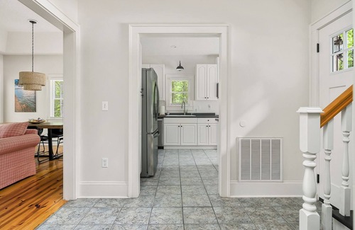 Six Mile House | Lakefront Retreat 15 minutes from Clemson