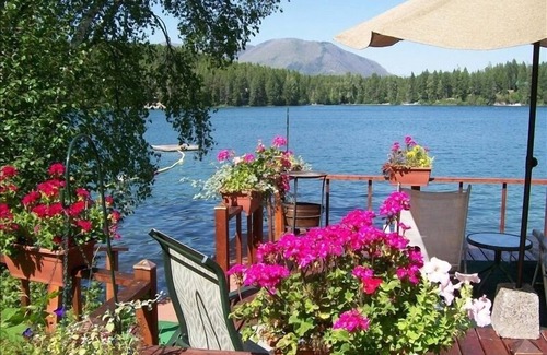 West Glacier House | LAKEFRONT RETREAT BY GLACIER PARK