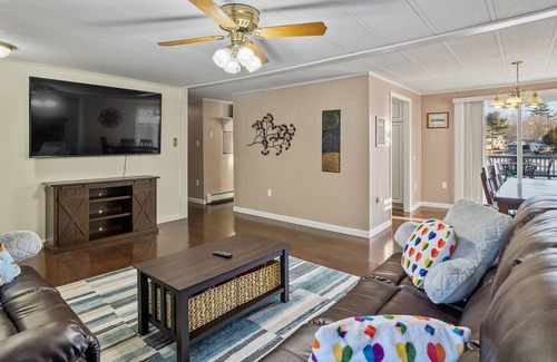 Lochmere House | Lakefront retreat home with Dock on Beautiful Lake Winnisquam- Adventurous summer fun, beautiful ...