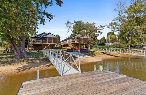 Southmont House | Lakefront Retreat: Kayaks, Dock, Fire Pit & Grill