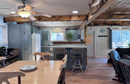 Iron River House | Lakefront Retreat on Twin Bear Lake – Sleeps 10 ~ Perfect for Families!