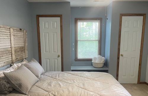Blairsville House | Lakefront Retreat, Ping Pong, Boat Dock, Sleeps 6
