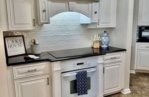 Milledgeville House | Lakefront Retreat with Pool and Room For Everyone!
