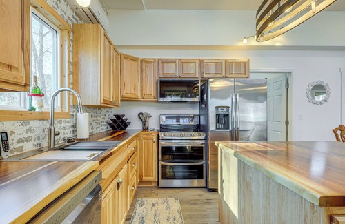 New Tazewell Cabin | Lakefront Retreat w/Fire Pit on Norris Lake