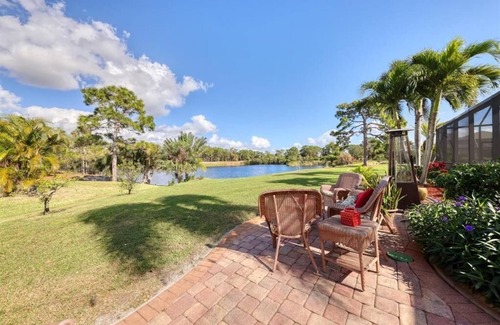 Broadmoor Villa | Lakefront Retreat, full refund*, heated pool, sleeps 6
