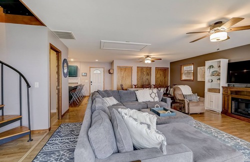 Merrimac House | Lakefront Retreat with Stunning Views - Skiing, Hiking & Dells!