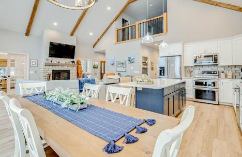 Rhinelander House | Lakefront Rhinelander Cottage with Private Dock!