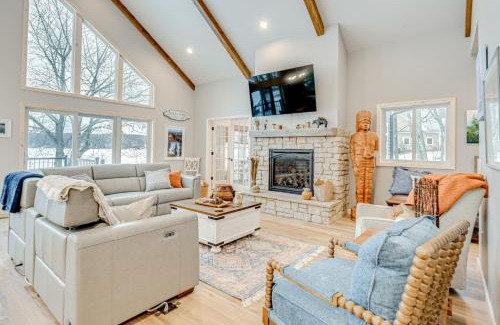 Rhinelander House | Lakefront Rhinelander Cottage with Private Dock!